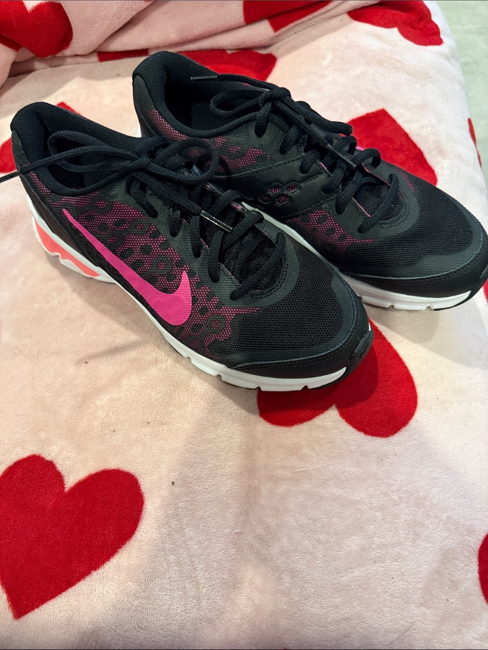 Nike Women's Black & Hot Pink Athletic Running Shoes